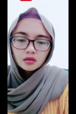 Nonton Video Bokep Neng Yulia Pamer Belahan - s3.demenbokep.best